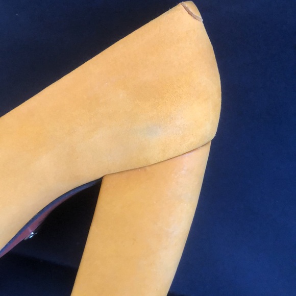 L’Intervalle Gold faux suede gold block heals. Size 5. - Picture 10 of 14